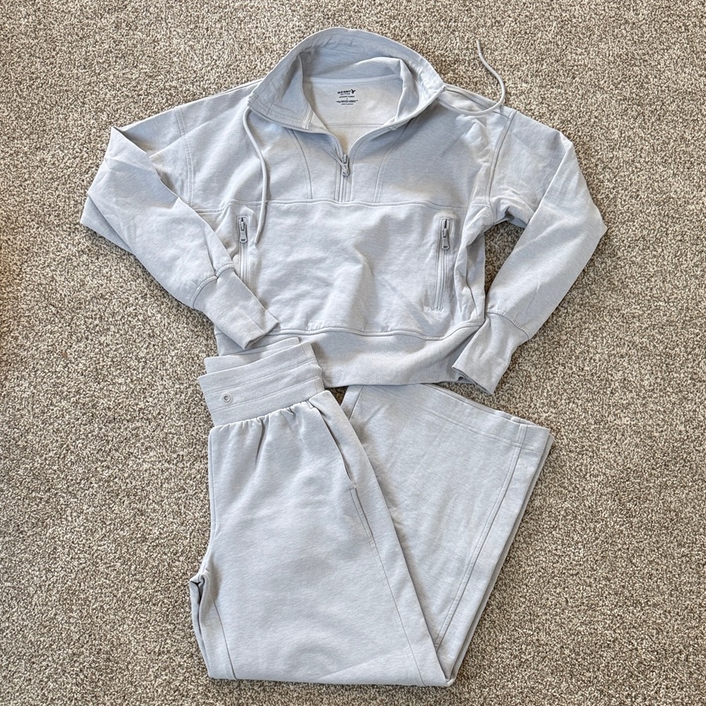 SET    Old Navy Active Dynamic Fleece quarter zip and wide leg pants